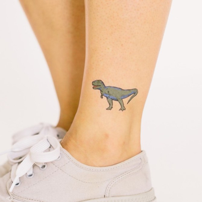 04_cute_dinosaur_tattoo