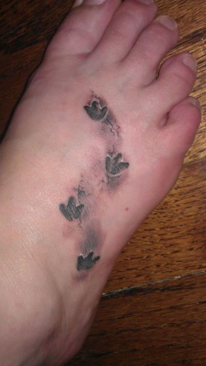 07_dinosaur_footprint_tattoo