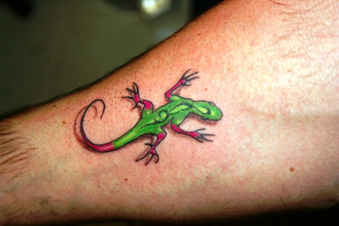 27-small-lizard-tattoo-designs