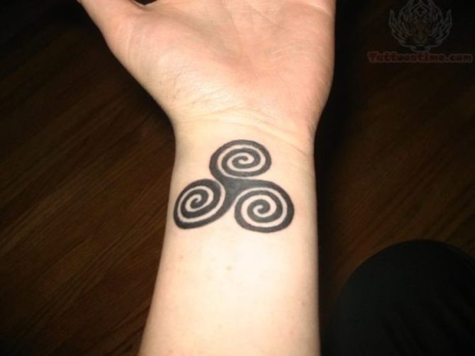 Celtic Triple Spiral Tattoo - 30+ Spiral Tattoos <3 <3