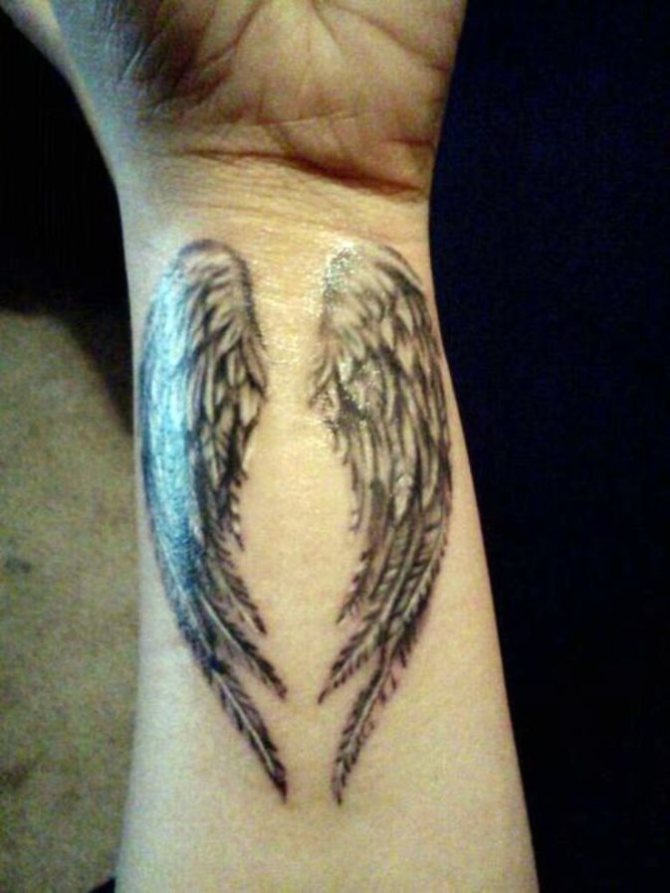  Angel Wings Tattoo on Wrist - 20+ Wings Tattoos <3 <3