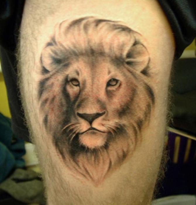 Lion Tattoo on his Leg - Lion Tattoos <3 <3