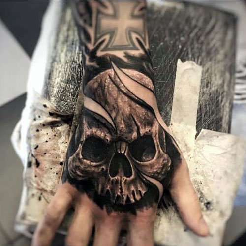 skull on hand tattoo ideas