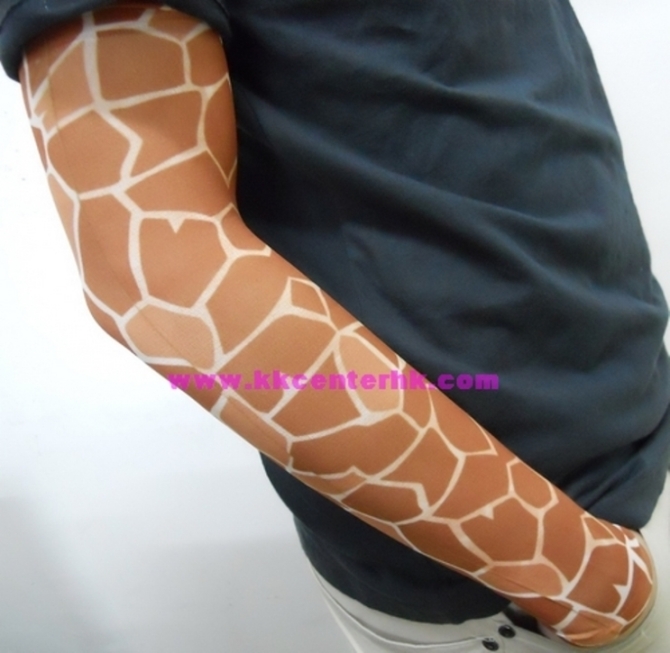 07-giraffe-arm-tattoo