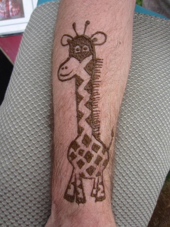 10-giraffe-henna-tattoo