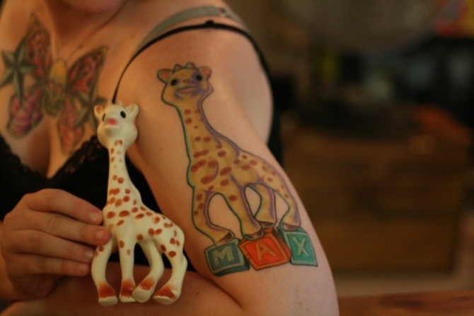 21-little-giraffe-tattoo