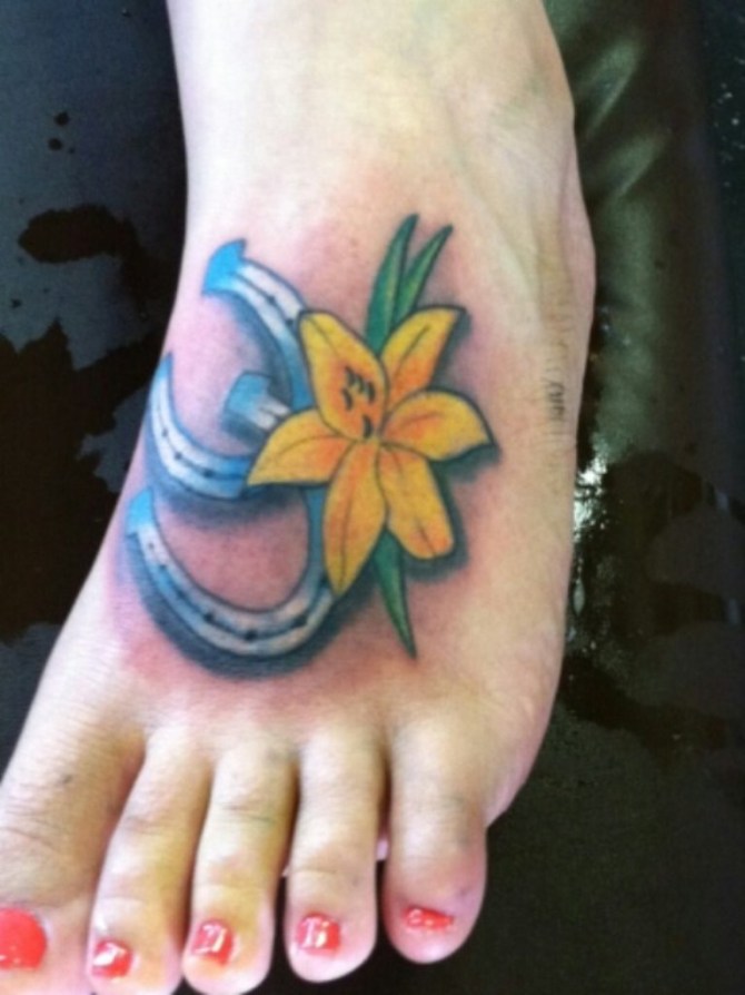 15-horseshoe-foot-tattoo