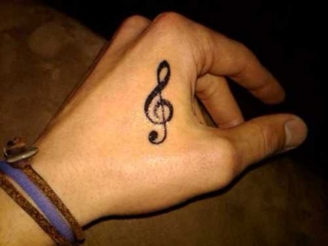 14-small-treble-clef-tattoo