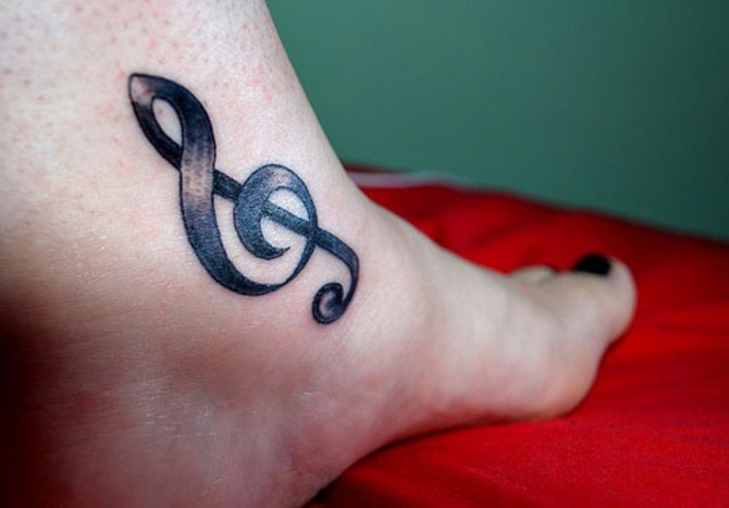 47-treble-clef-tattoo-ankle