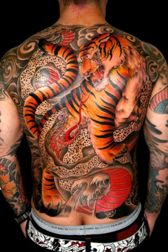 Tattoo on Back - 40 Tiger Tattoos <3 <3