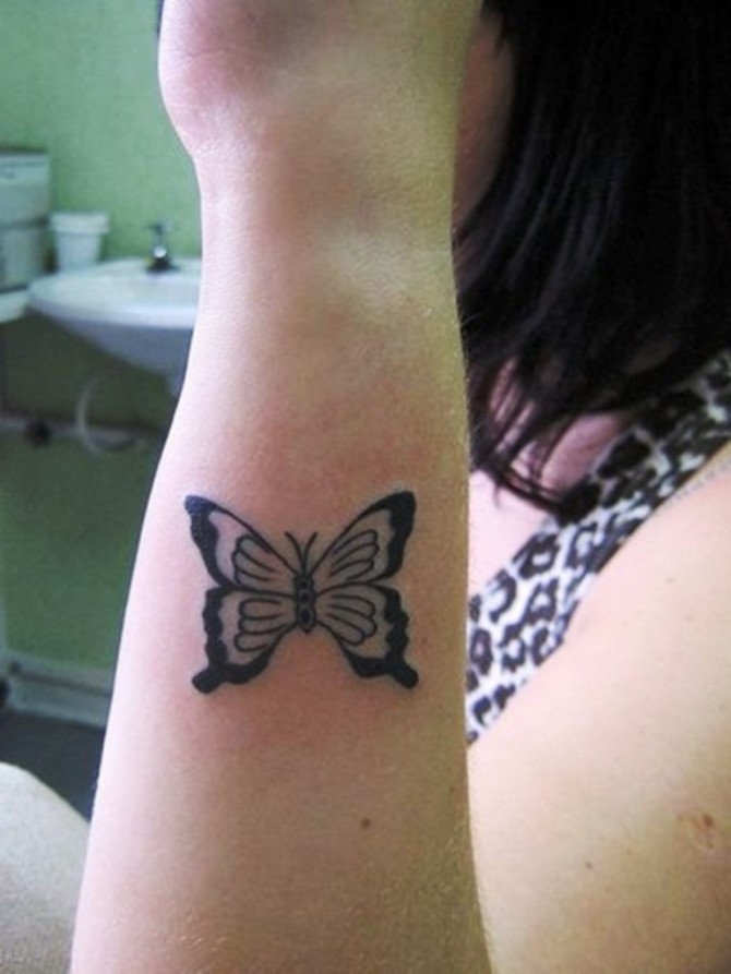 Tattoo Butterfly on Wrist - Butterfly Tattoos