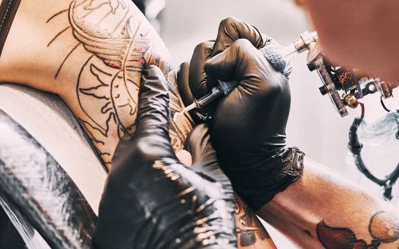Least and Most Painful Places To Get A Tattoo